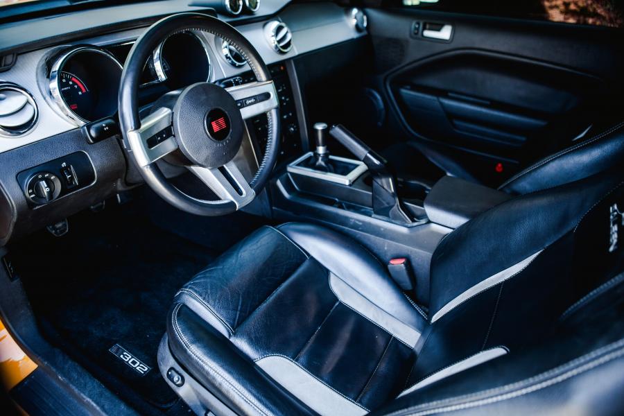 Интерьер Saleen S302 Extreme 2008 года  (фото 6 из 31)